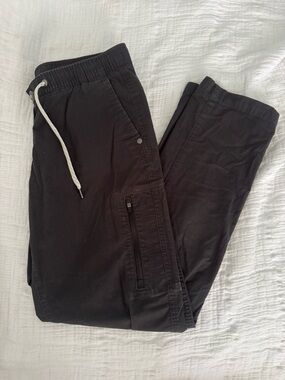Vuori Black Cargo Jogger Pants with Drawstring